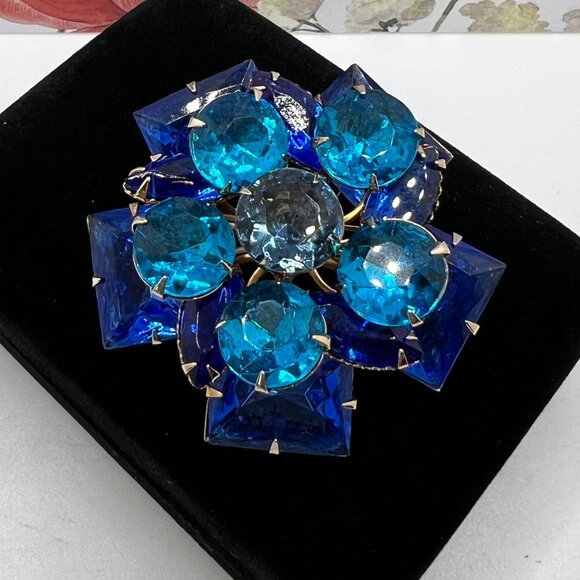 Costume Jewelry Jewelry - Blue Hombre Glass Layered Brooch
